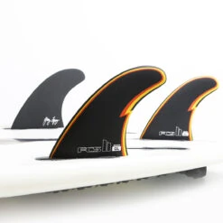 Ailerons FCS II GERRY LOPEZ TRI-QUAD FINS -Célèbre Surf Magasin FCS II GL PC MEDIUM BLACK TRI QUAD RETAIL FINS 0 270930 3