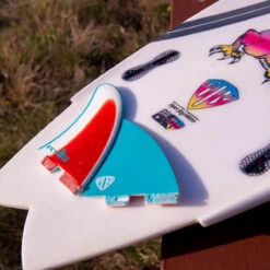 Ailerons FCS II MARK RICHARDS FREERIDE TWIN FINS -Célèbre Surf Magasin FCSII MR FREERIDE LIFESTYLE4 1200x